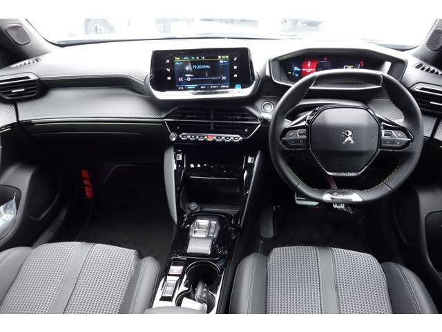 PEUGEOT e-2008