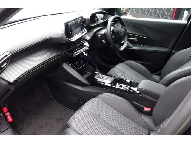 PEUGEOT e-2008