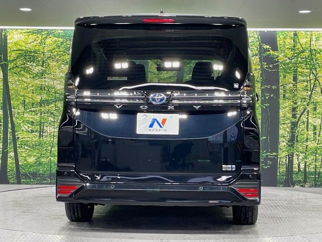 VOXY HYBRID
