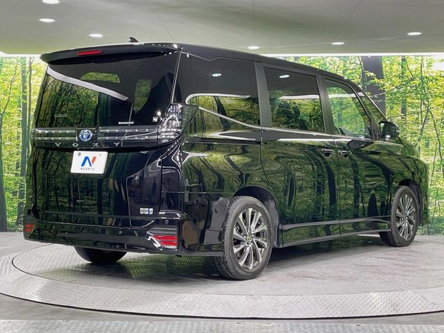 VOXY HYBRID