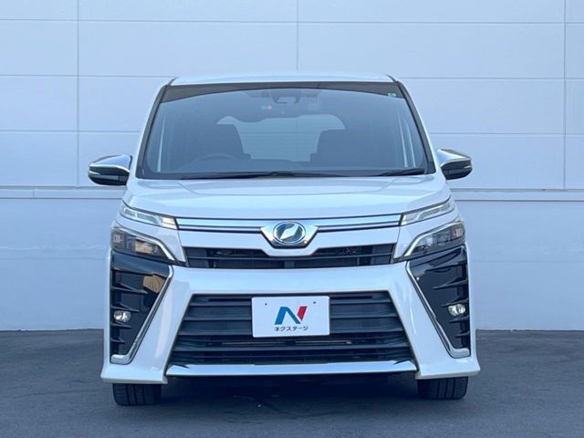 VOXY HYBRID