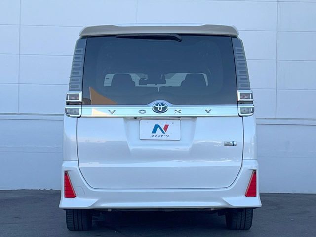 VOXY HYBRID
