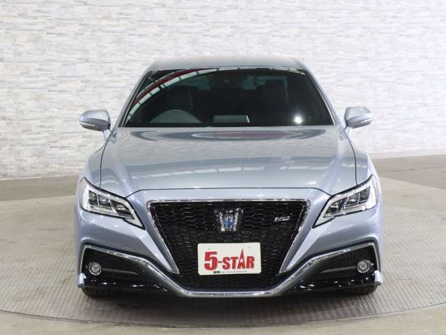 CROWN sedan hybrid