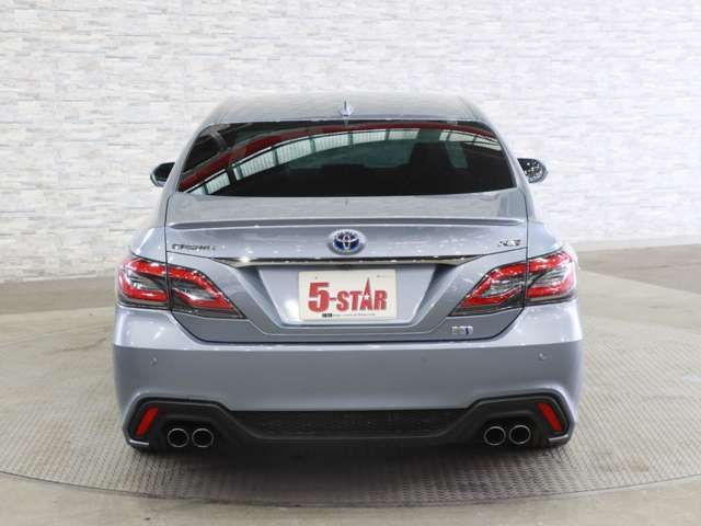 CROWN sedan hybrid