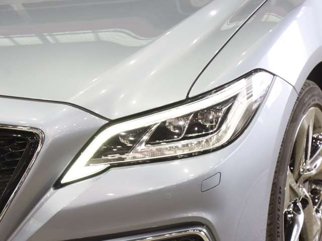 CROWN sedan hybrid