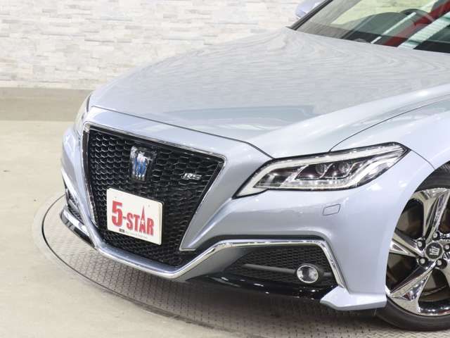 CROWN sedan hybrid
