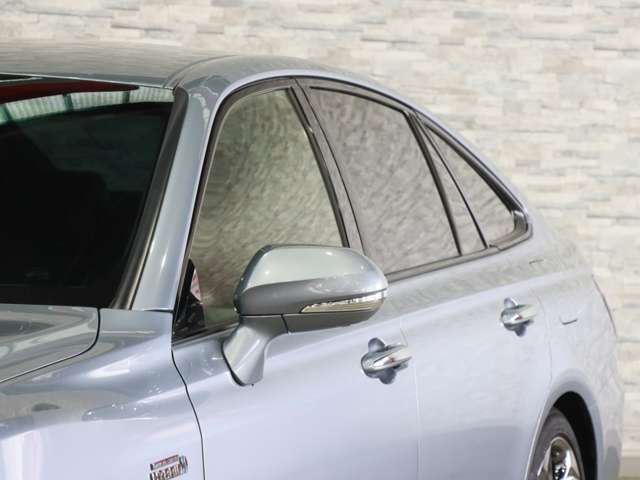 CROWN sedan hybrid