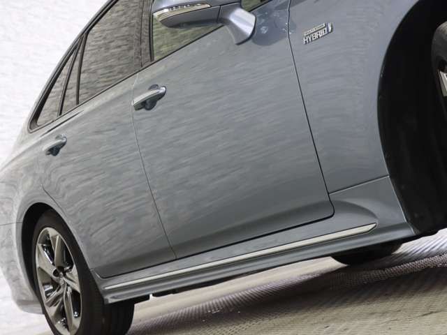 CROWN sedan hybrid