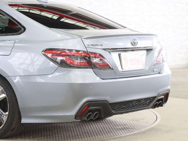 CROWN sedan hybrid