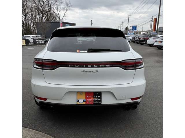 PORSCHE Macan