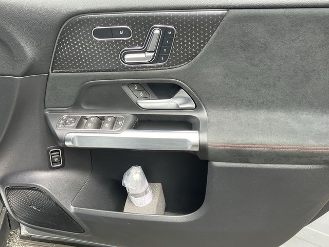 MERCEDES BENZ EQB