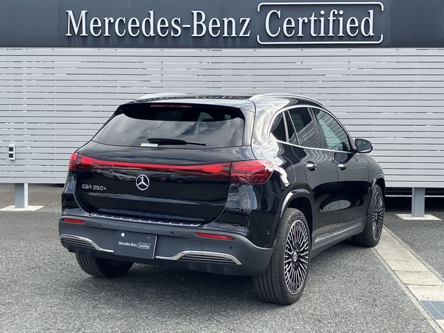 MERCEDES BENZ EQA