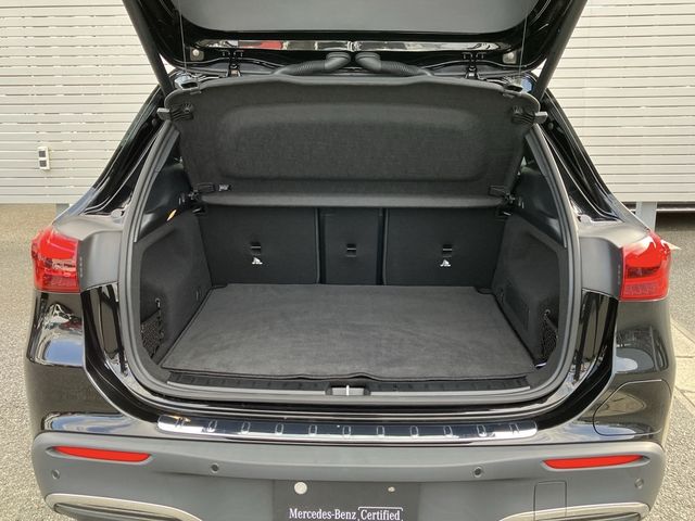 MERCEDES BENZ EQA