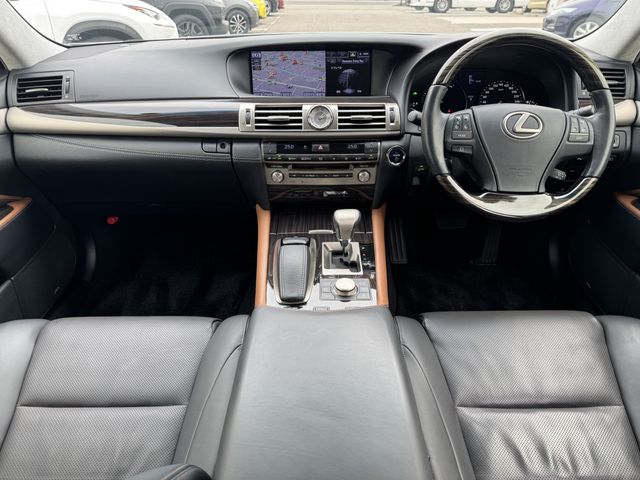 LEXUS LS600h