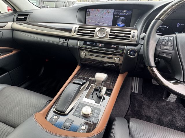 LEXUS LS600h