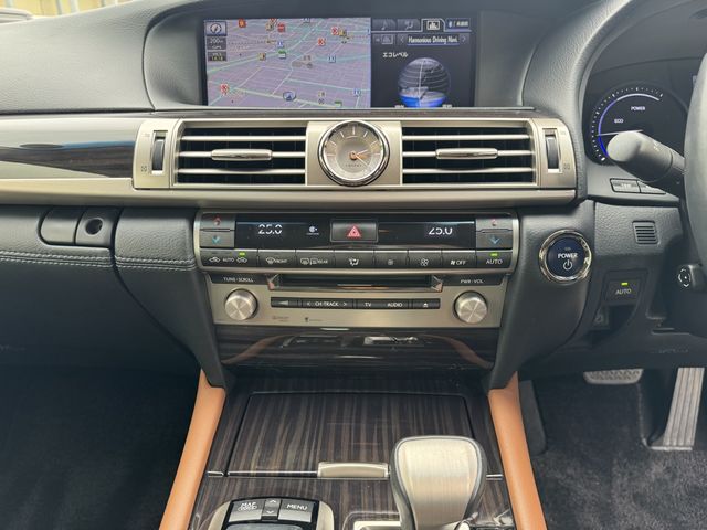 LEXUS LS600h