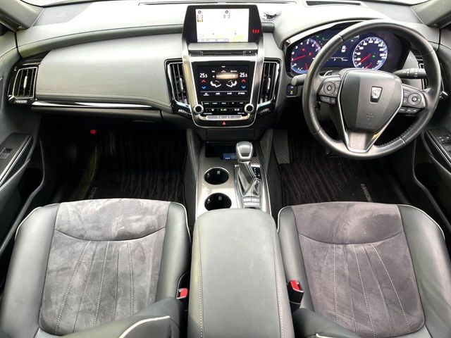 CROWN sedan