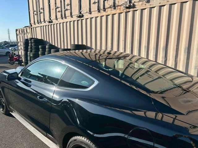 FORD MUSTANG