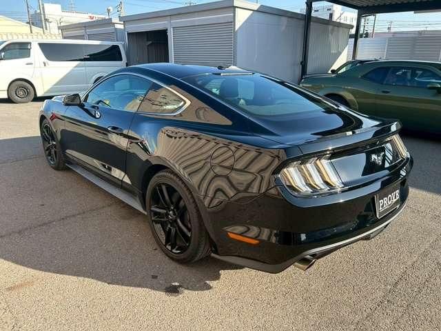 FORD MUSTANG