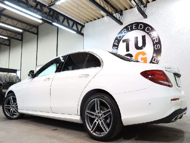 MERCEDES BENZ E class sedan