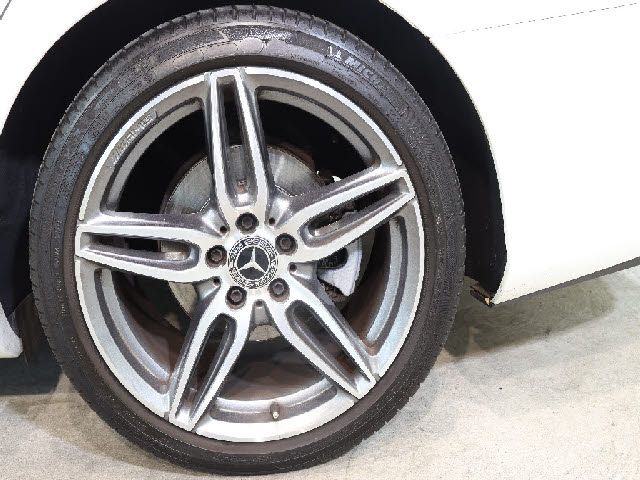 MERCEDES BENZ E class sedan