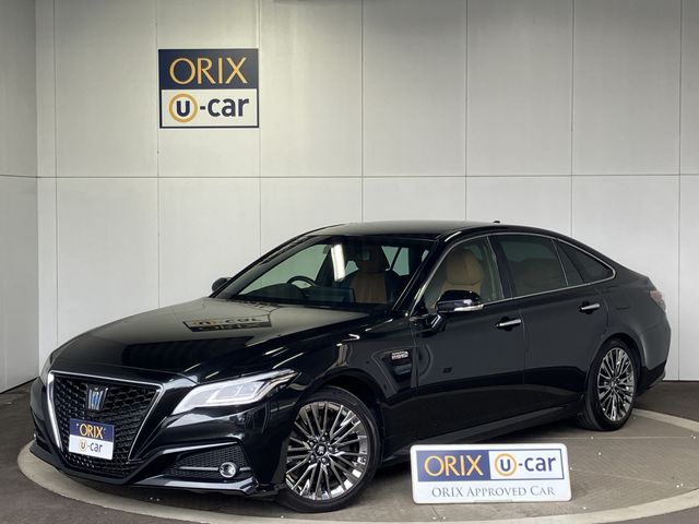 CROWN sedan hybrid