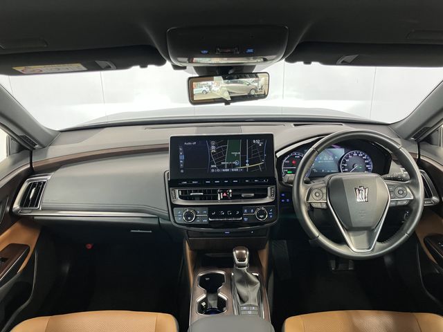 CROWN sedan hybrid