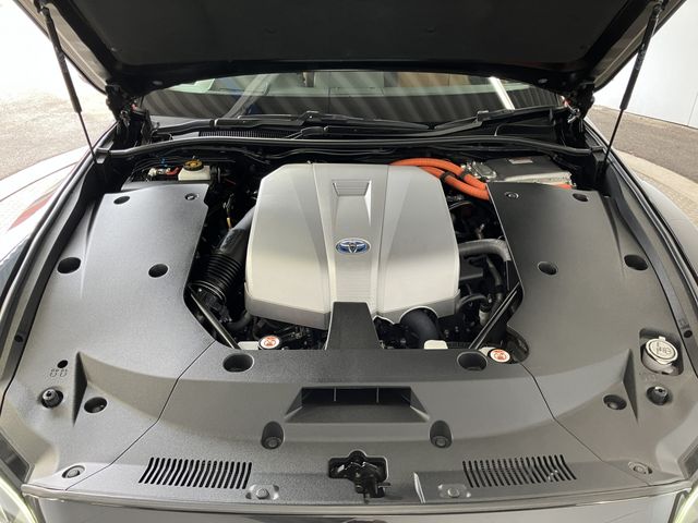 CROWN sedan hybrid