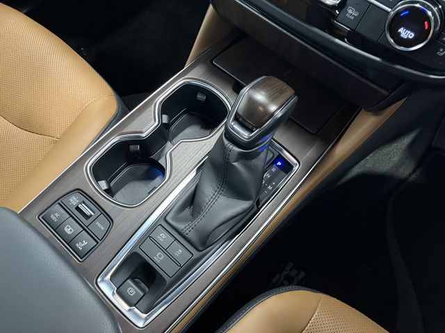 CROWN sedan hybrid
