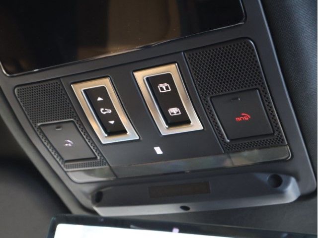 ROVER DEFENDER
