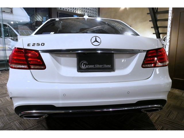 MERCEDES BENZ E class sedan