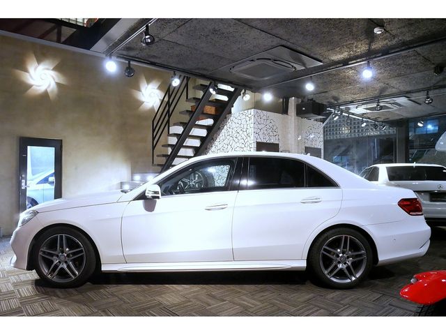MERCEDES BENZ E class sedan