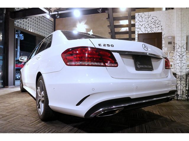 MERCEDES BENZ E class sedan