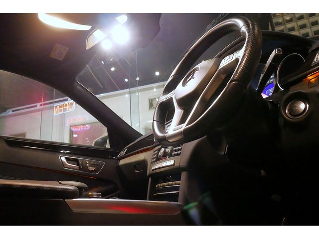 MERCEDES BENZ E class sedan