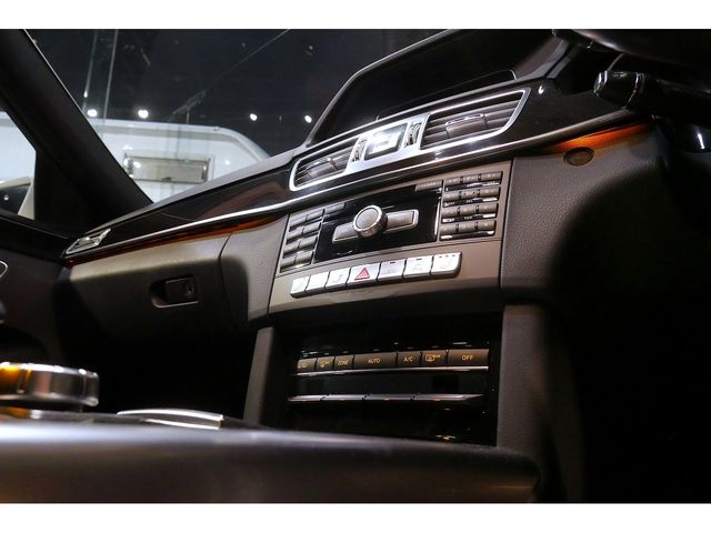 MERCEDES BENZ E class sedan