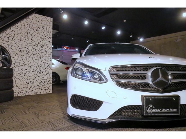 MERCEDES BENZ E class sedan