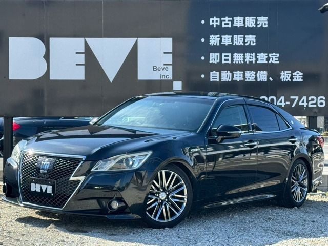 CROWN sedan hybrid
