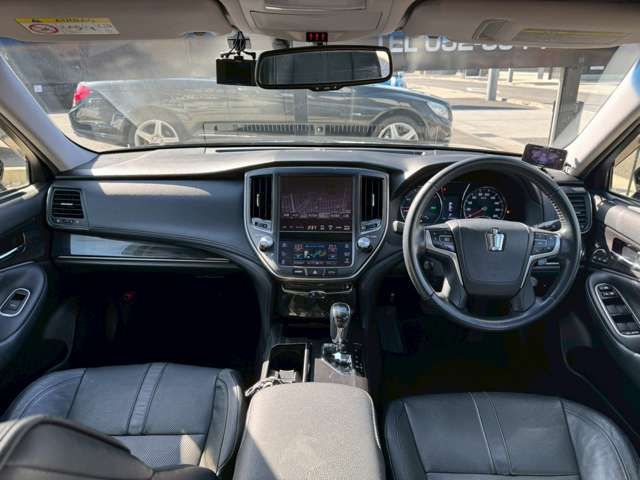 CROWN sedan hybrid