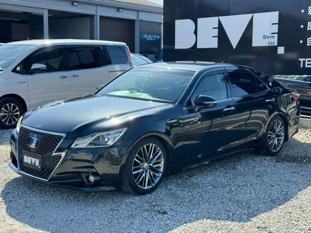 CROWN sedan hybrid