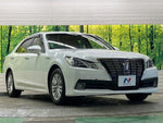 CROWN sedan hybrid
