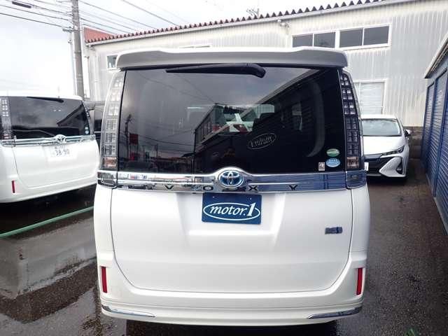 VOXY HYBRID 4WD
