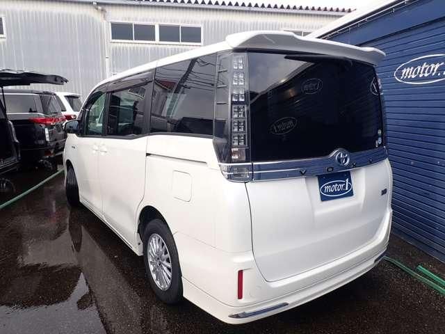 VOXY HYBRID 4WD