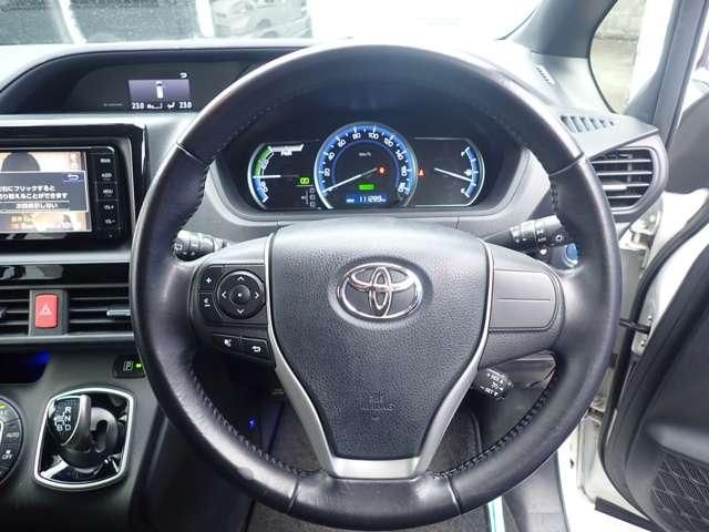 VOXY HYBRID 4WD