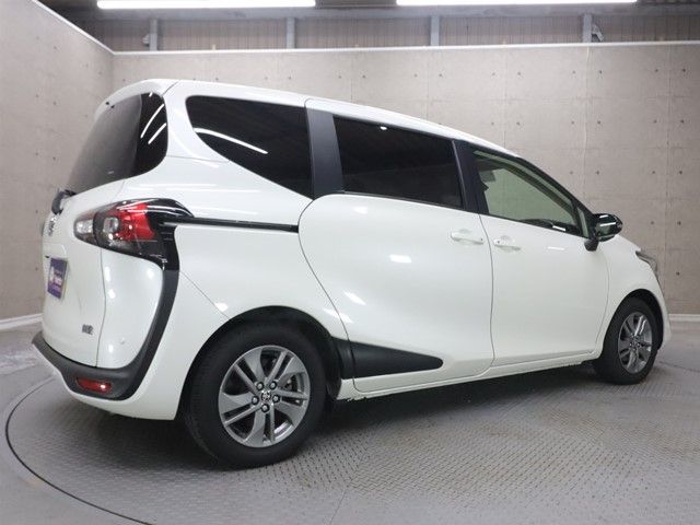SIENTA HYBRID