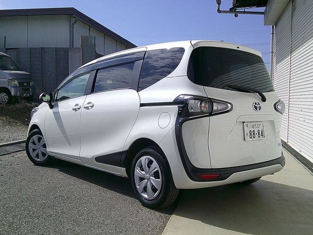 SIENTA HYBRID