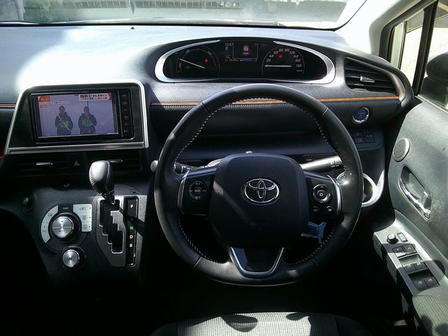 SIENTA HYBRID
