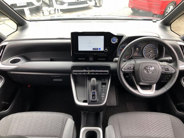 VOXY HYBRID
