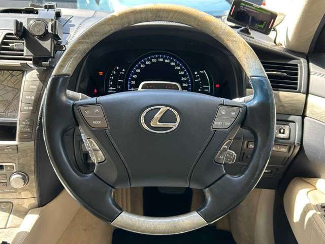 LEXUS LS600hL