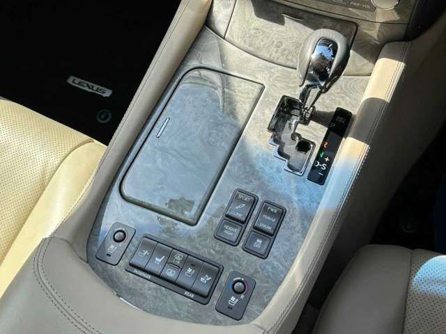 LEXUS LS600hL