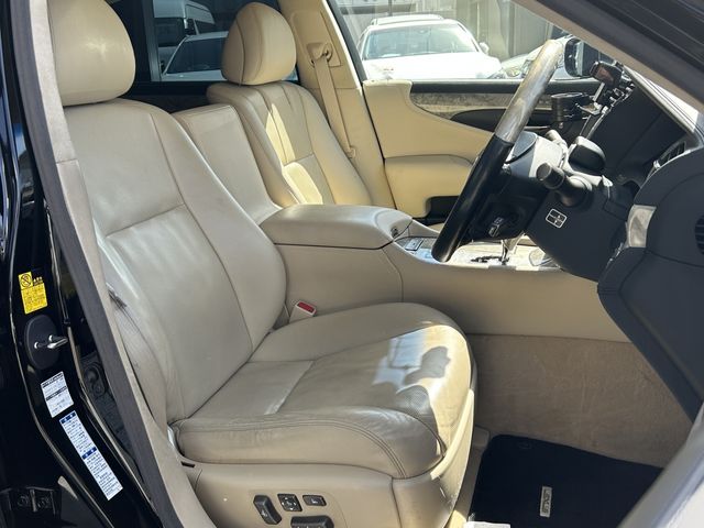 LEXUS LS600hL